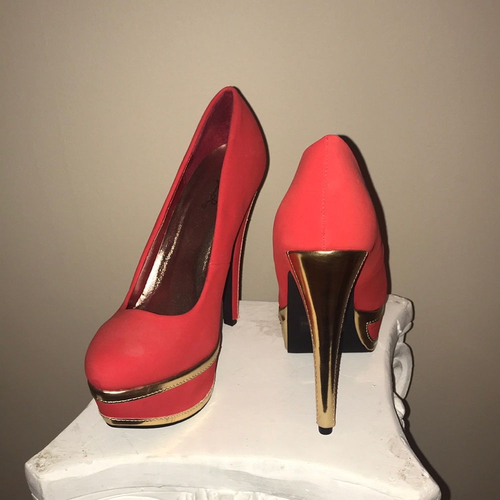 NEVER WORN Red and Gold Pumps!